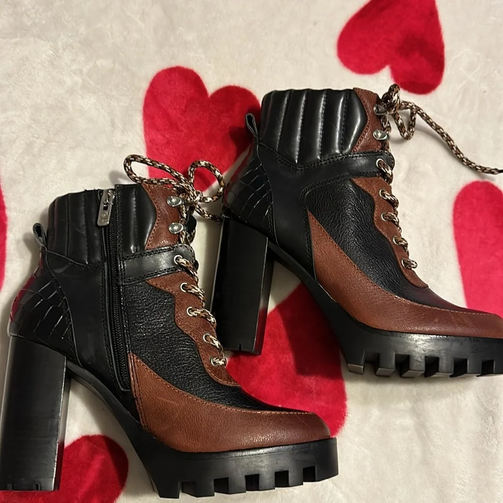 NEW Antonio Melani Penn Leather And Fabric Lug Sole Booties